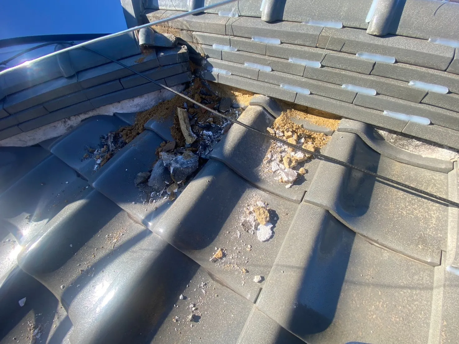 兵庫県宝塚市で屋根補修、漆喰、ラバーロック工法を施工しました。